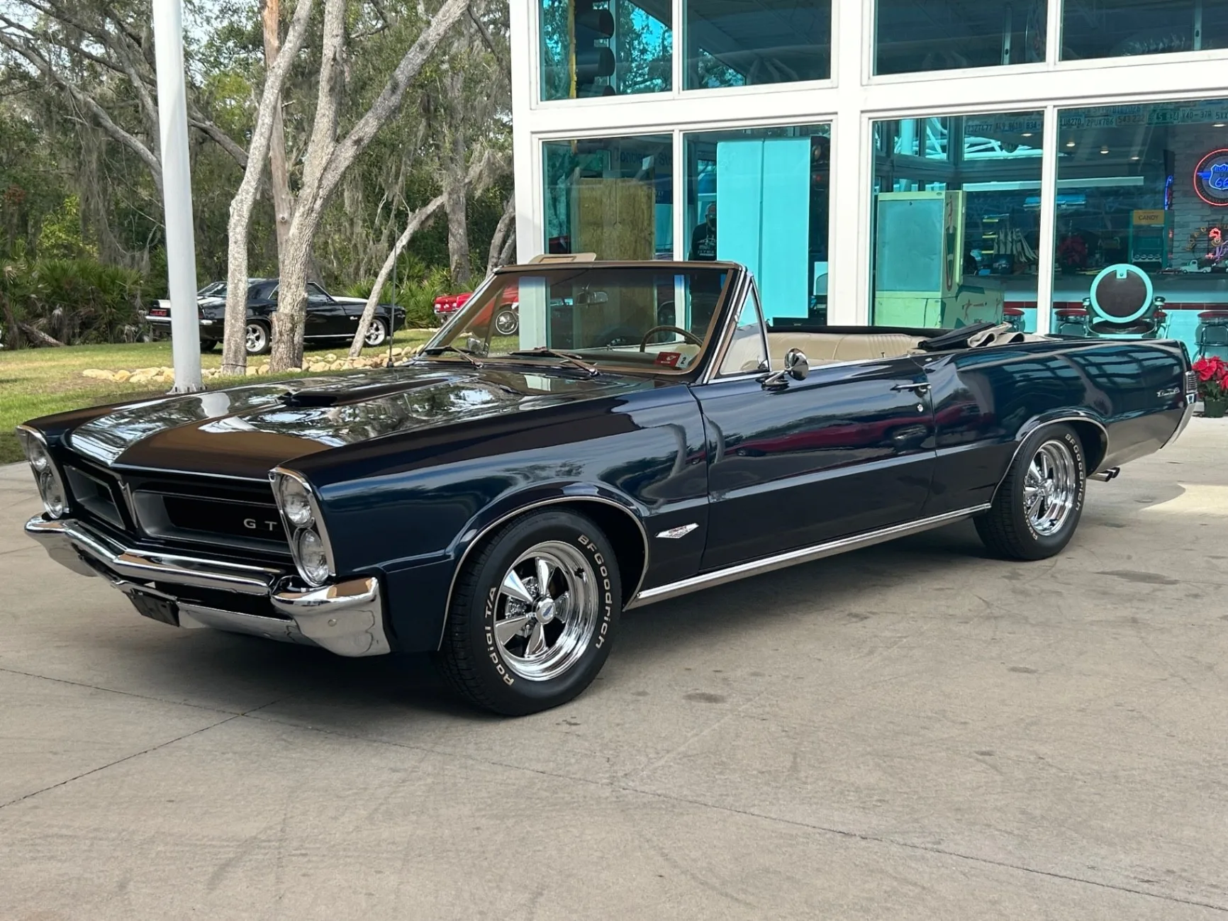 1965 Pontiac GTO Blue&White